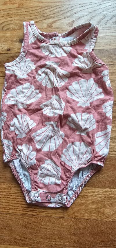 Little Co Like new baby girl tank top bodysuit with seashell printed 9 Months