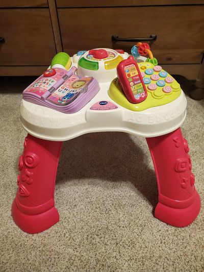 VTech Sit-To-Stand Learn and Discover Table, Pink 14 inches tall great condition