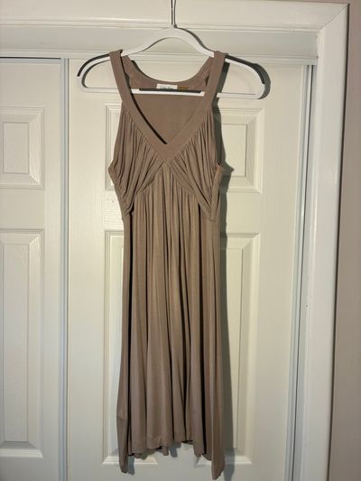 Calvin Klein Size 10, tan v-neck, sleeveless dress/top Women's - M