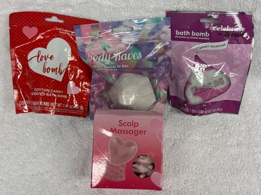 Brand New Romantic Bath Bomb Set & Scalp Massager Brand New Romantic Bath Bomb Set. Hearts, kisses, diamond