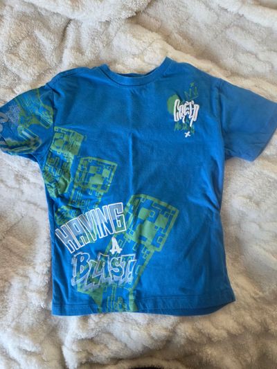Minecraft short sleeved shirt size S  6T/6