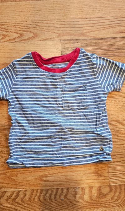 Baby Girl Like new classic T-shirt with front pocket 12-18 Months