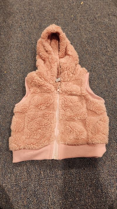 NA Fluffy vest 6-9 Months
