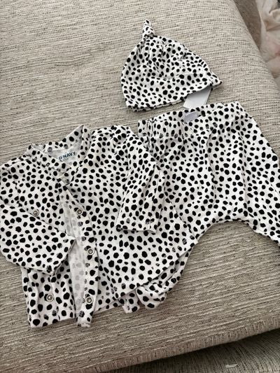 Old navy Either gender. Three pc outfit 0-3 Months