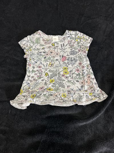 H and m Gray w flowers and butterflies ruffle shirt 6-9 Months