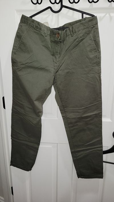 Gap nroken in straight fit khakis olive green color Women's 10
