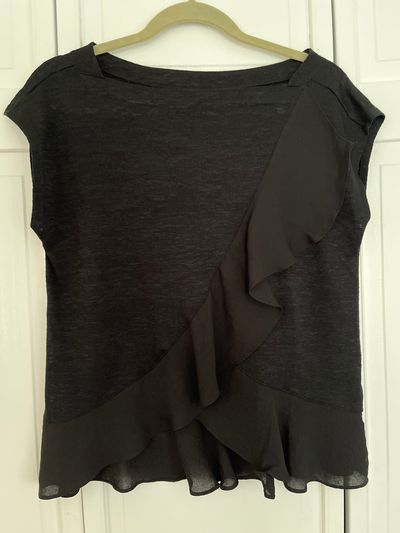 Banana Republic Like new. Black ruffled detail top.SS Women's - S
