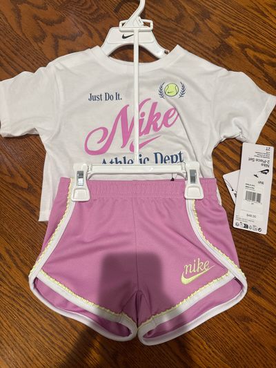 Nike NEW 2 piece short set 2T
