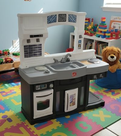 STEP 2 PLAY KITCHEN