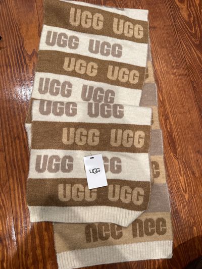 UGG NEW brown logo scarf