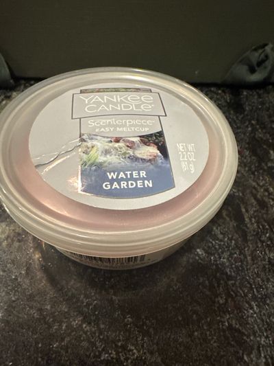 Brand new Yankee candle scenterpiece 2.2 oz Winter garden easy melt cup
