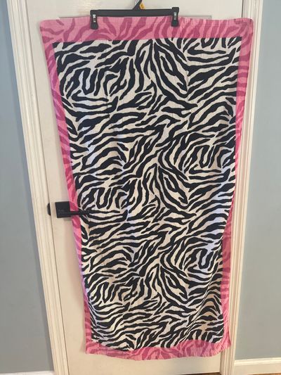 Essential home Large beach towel zebra and hot pink