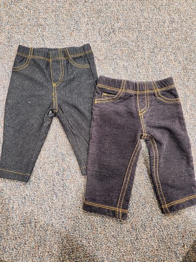 Carters 2 pairs of jeggins 0-3 Months