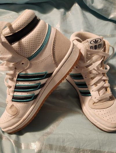 Addidas Only worn 2-3x good cond 5 (Adult)