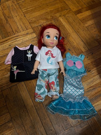 Little mermaid animator doll Disney store clothes Ariel Princess