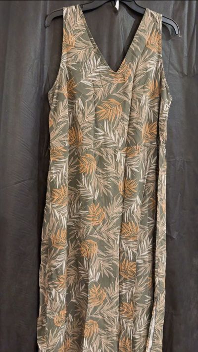 A NEW DAY TAN AND LIGHT BROWN FERNS ON OLIVE GREEN Women's XXL 18