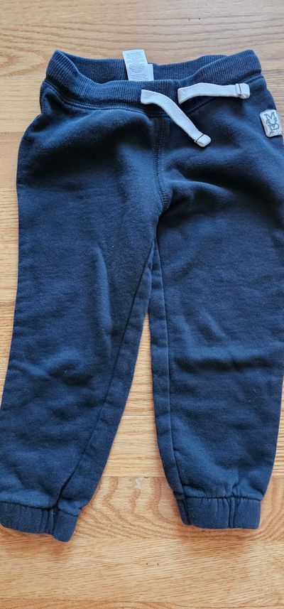 Carter's Like new MVP black sweatpants elasticized waist soft comfort 2T