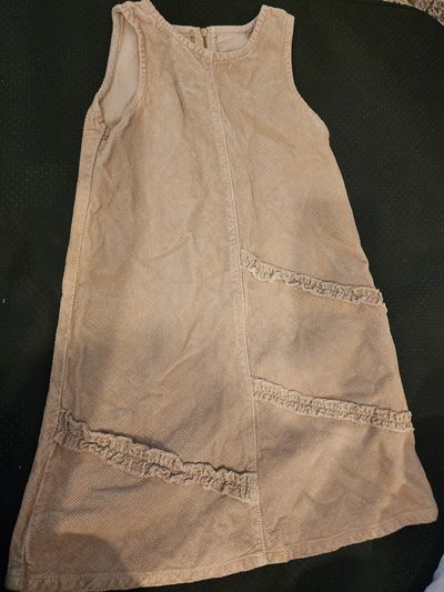 Benetton beige corduroy dress features a zipper back 6T/6