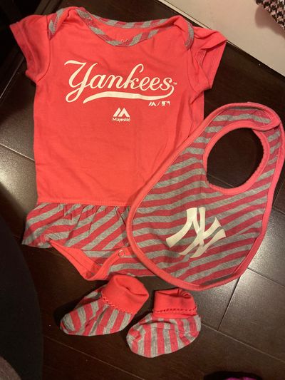 Majestic Baby girl pink official Majestic Yankee with booties 6-9 Months