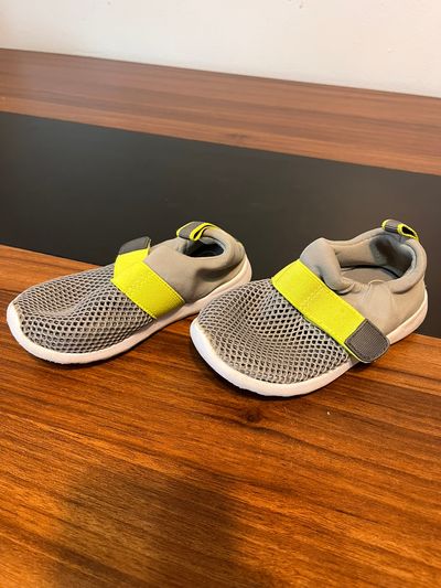 Cat & Jack Grey and Yellow Water Shoes 7 (Toddler)