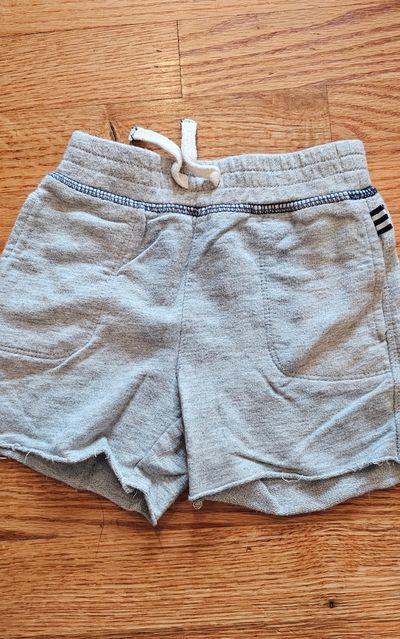 Splendid Like new boys shorts elasticized waistband functional pockets 6-12 Months