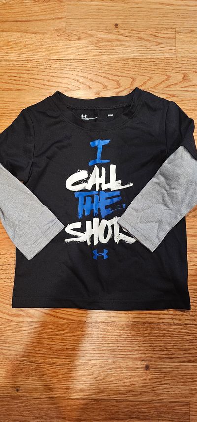 Under Armour Like new long contrast layered sleeves quick drying fabric 18 Months