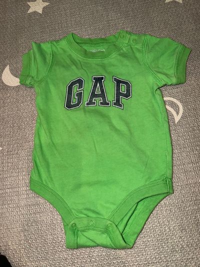 Gap Short sleeve onesie 6-12 Months