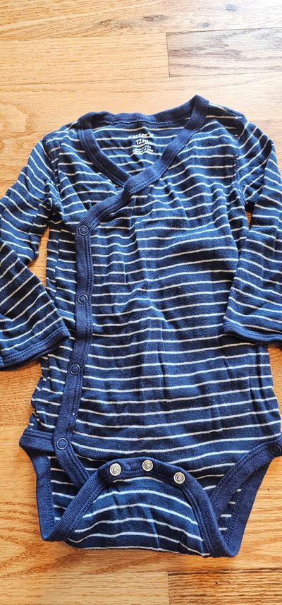 Carter's Like new 12M side snap closure tee easy gets baby dressed w/ ease 12 Months