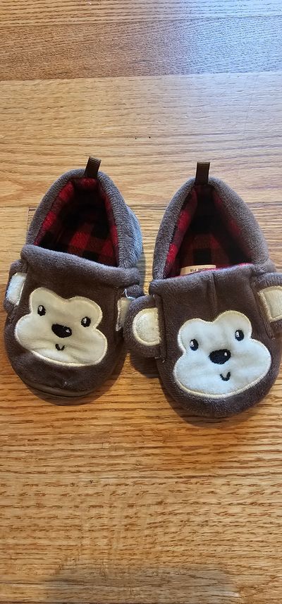 NA Like new infant size 4 slip on shoes feature cute monkey graphic 4 (Infant Shoe)