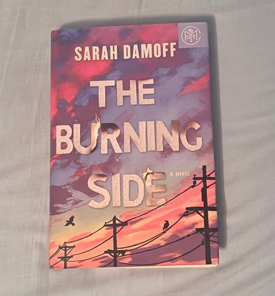 Book of the month The burning side - Sarah Damoff