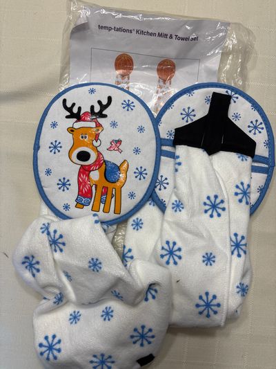 New - Kitchen mitt and towel set Reindeer