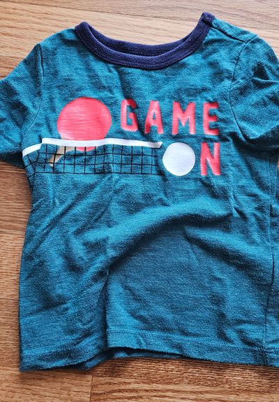 Old Navy Good condition graphic Tee 12-18 Months