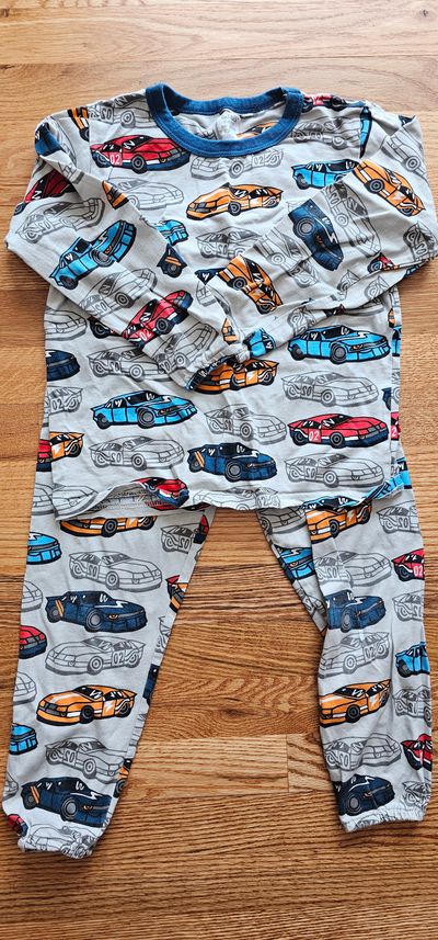 Go I Duck Like New graphic with racing cars PJ can fit 6-7 yrs old 7-8