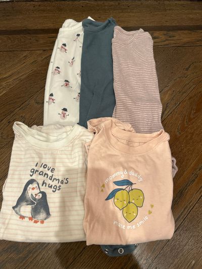 Carters Set of 5 Long Sleeve onesies 18-24 Months