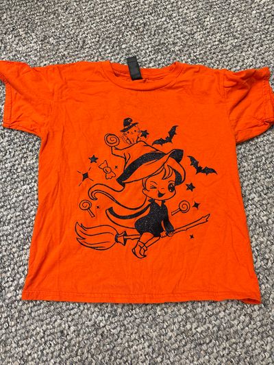 Glidan Orange witch tshirt 6T/6