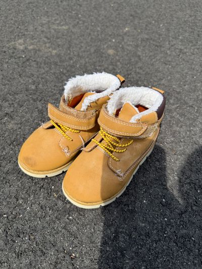 Osh Kosh fleece lined construction boots  7 (Lil' Kid)