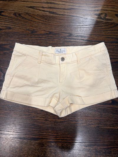 Abercrombie & Fitch Low rise light yellow cotton shorts Women's 6
