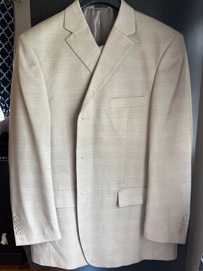 Lineage Milan Light brown suit Jacket size 44R pants size 38R 38
