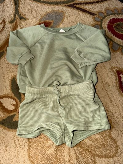 Outfit Short sleeve shirt and shorts 0-3 Months