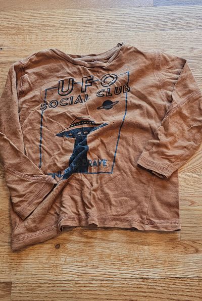 Zara Baby Boy Boys 3T shirt feature UFO graphics made from breathable fabric 3T