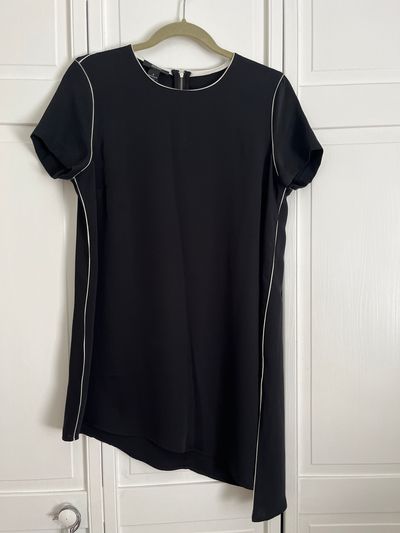 Alfani EUC black with white trim. Asymmetrical hem. Zip back.  SS Women's - M