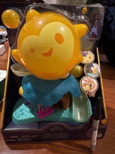 Brand new Disney wish magical star playset The sharpie is for size