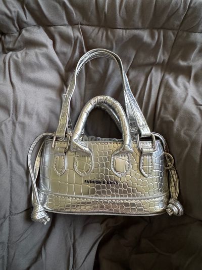 Fashion and Bags Silver Snake like Print Handbag w/ shoulder strap