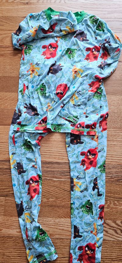 Cuddl Duds-ANGRY BIRDS Like New Angry birds graphic  PJ set soft and breathable 6T/6