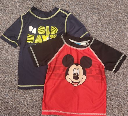 Various Bundle of 2 rashguards 2T