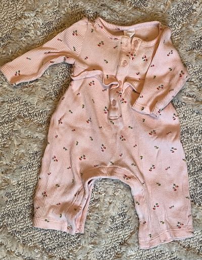 Baby Gap waffle knit one piece Button close. SFPF home 3-6 Months