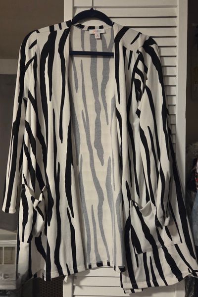 Lualroe cardigan Runs big Women's - M