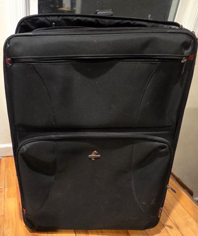 2 Atlantic Large Suitcases