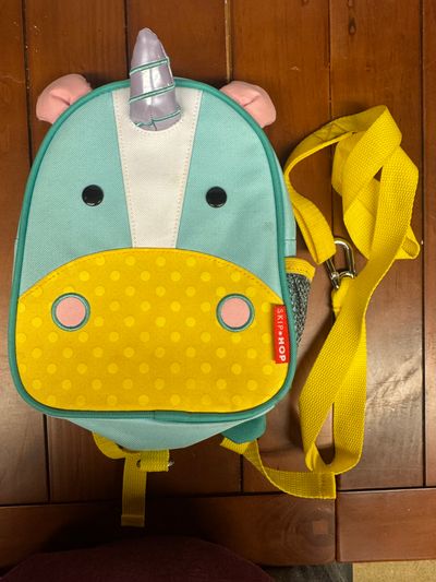 Skip Hop Toddler Backpack Leash, Zoo, Unicorn Skip Hop Toddler Backpack Leash, Unicorn. Has small mark on it