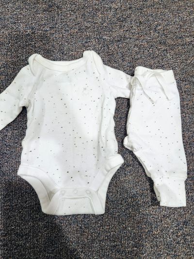 GAP Preemie, up to 7lbs onesie and pants 0-3 Months